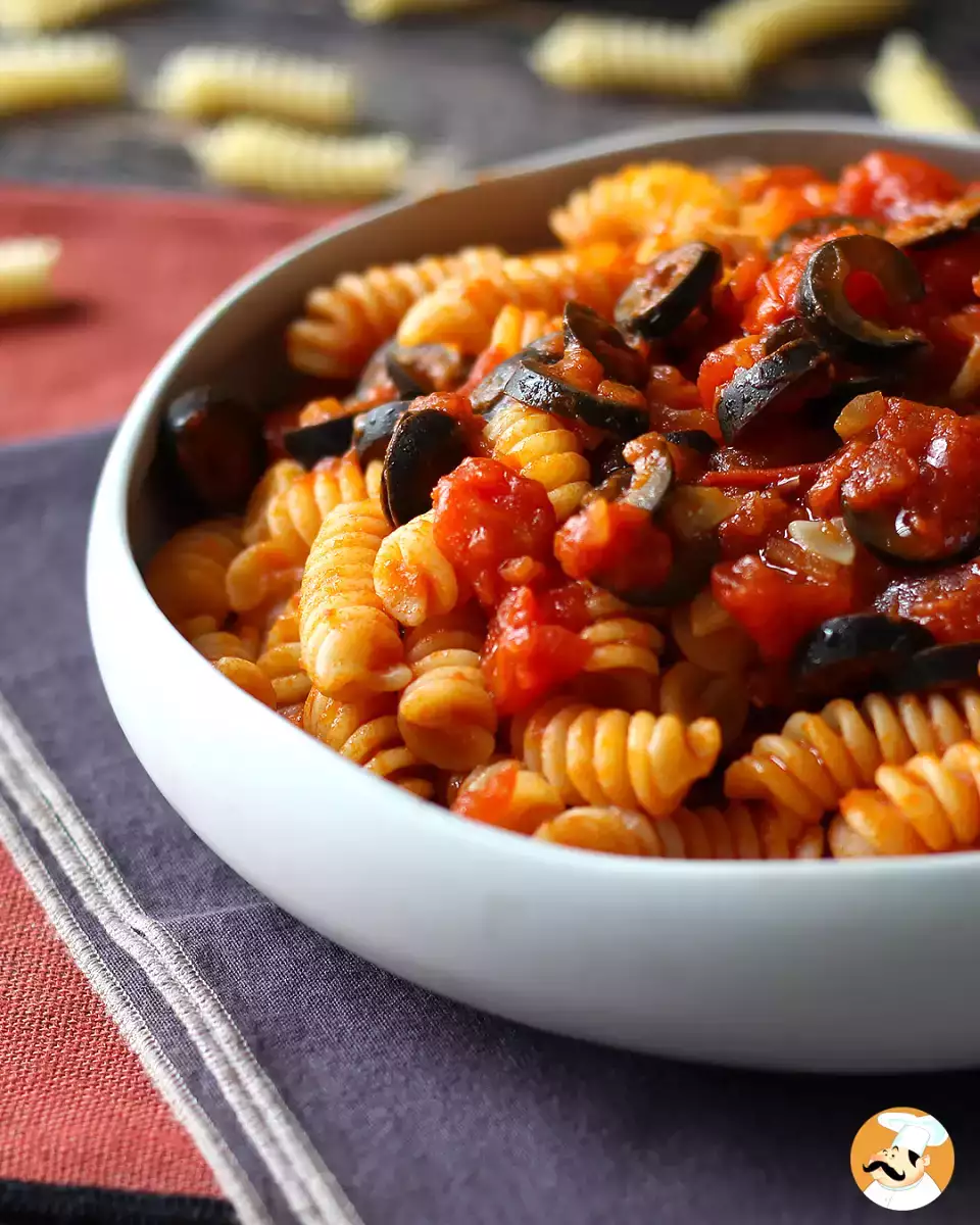 7. Fusilli s omáčkou z čiernych olív