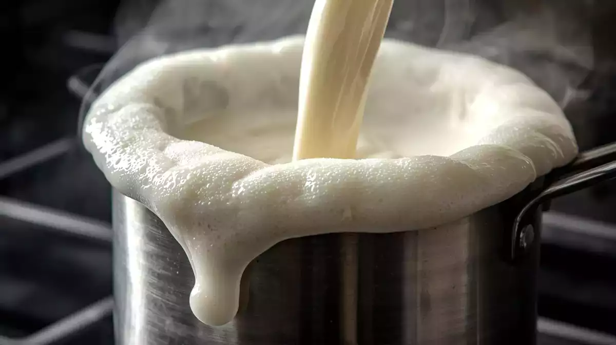 Tá každodenná záhada, ktorú vám nikto nikdy nevysvetlil (a ktorá vám zakaždým znepríjemní kuchyňu)