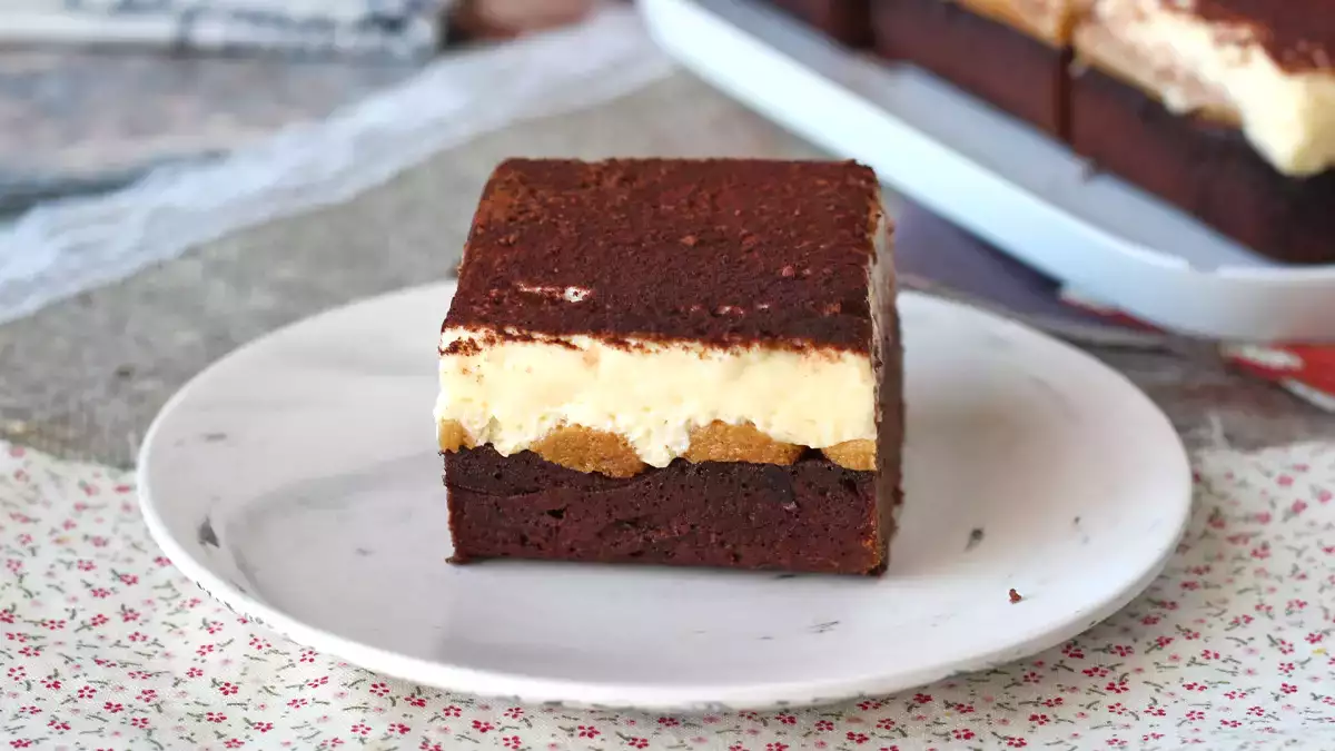 Stále sa rozhodujete medzi brownie a tiramisu? Tento dezert ukončí dilemu vďaka neodolateľnej kombinácii