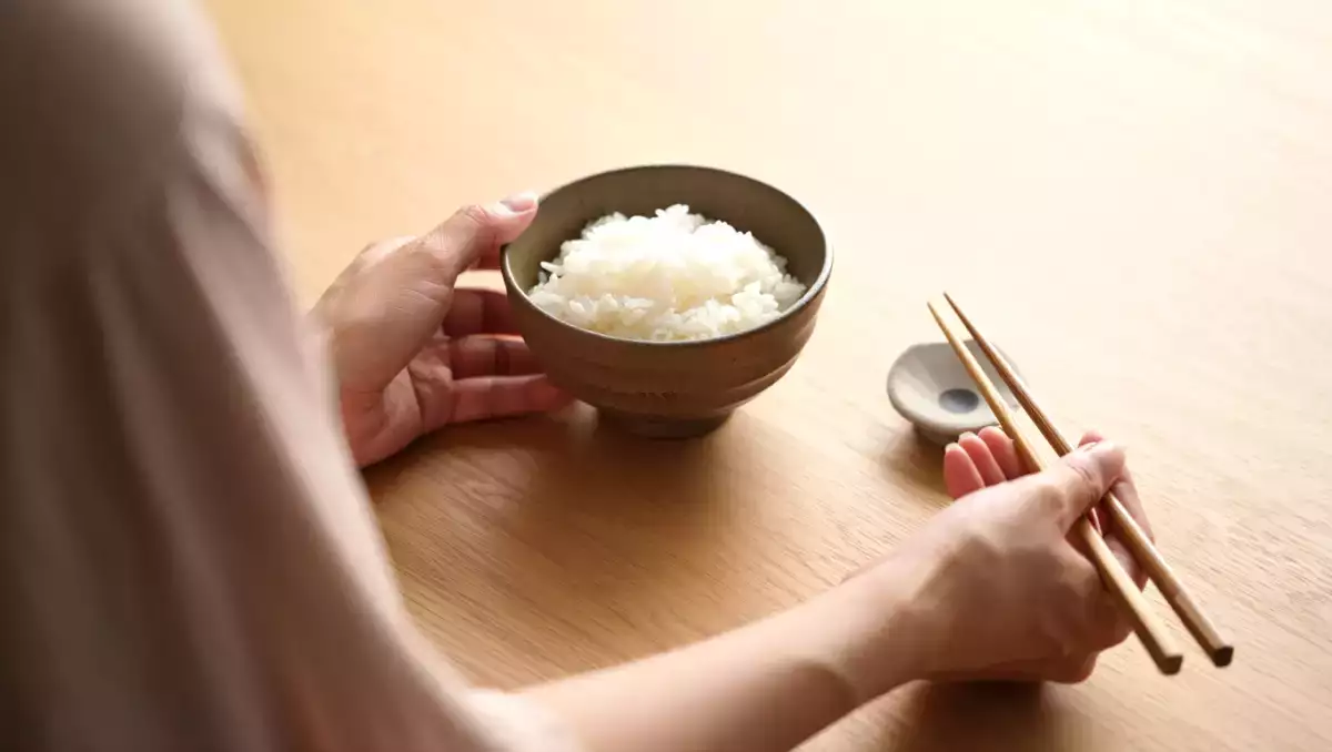 Gestá, ktoré vám v japonskej reštaurácii spôsobujú nepríjemné pocity a ktoré takmer všetci robíme bez toho, aby sme o tom vedeli.
