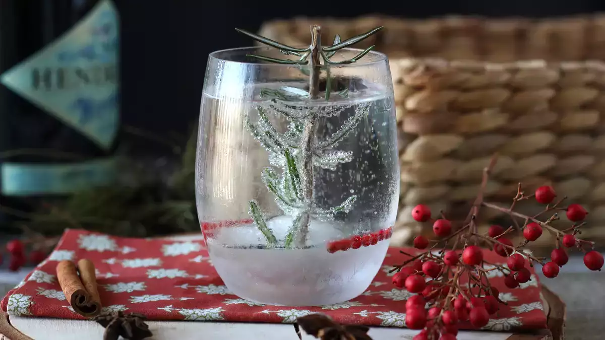 Chcete mať v nápoji efekt zasneženého stromu? Tento detail robí rozdiel