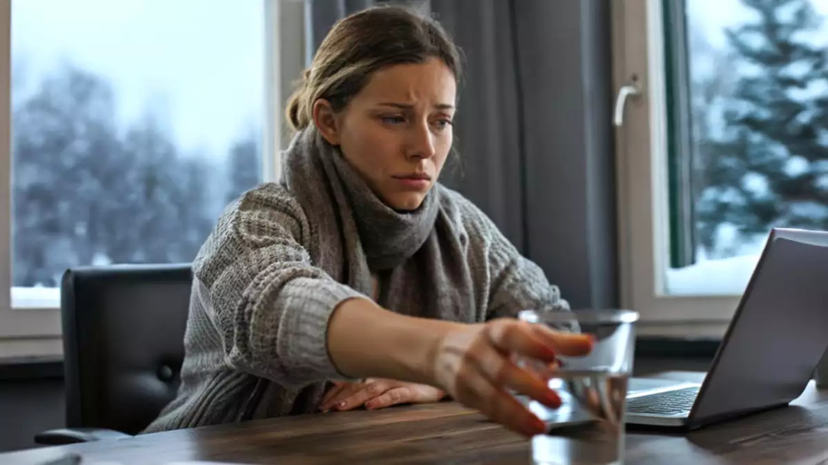 Tichá dehydratácia: prečo je tak ťažké piť vodu v chlade a ako to bez námahy zmeniť