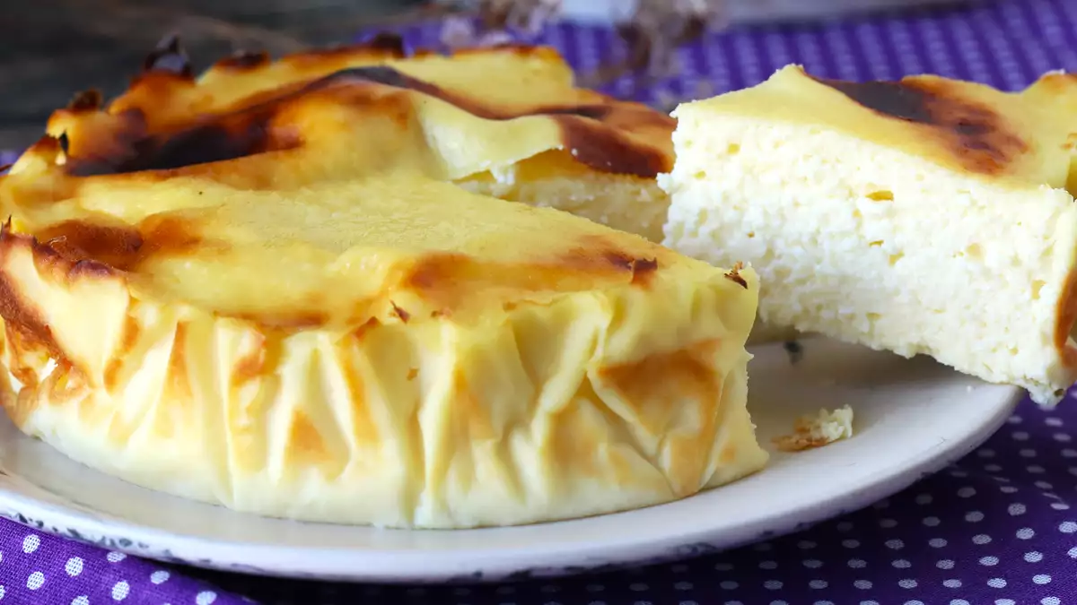 Zdravý tvarohový koláč vo fritéze. Sladká chuť, ktorú si môžete vychutnať bez problémov.