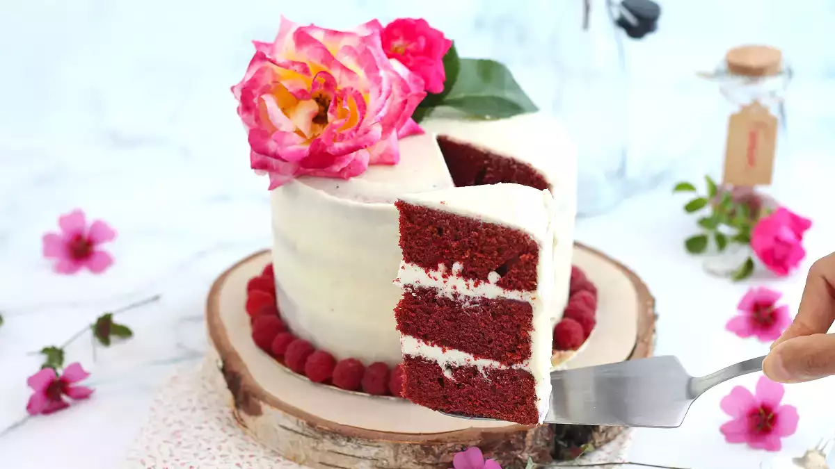 Valentínsky koláč Red Velvet: najromantickejší koláč (červený, zamatový, neodolateľný)