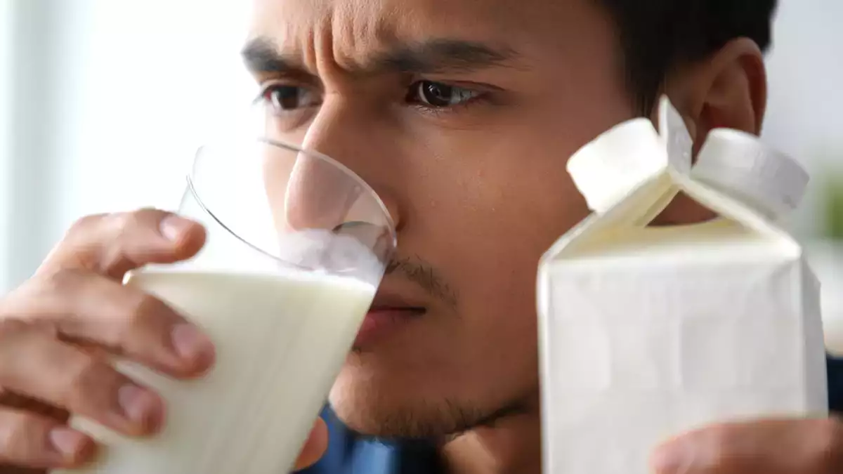 Malo by sa mlieko s uplynutou dobou spotreby naozaj vyhadzovať? Čo hovorí veda a ako ho znovu použiť bez rizika