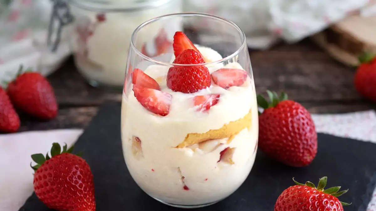 Jahodové tiramisu: jarná verzia talianskej klasiky