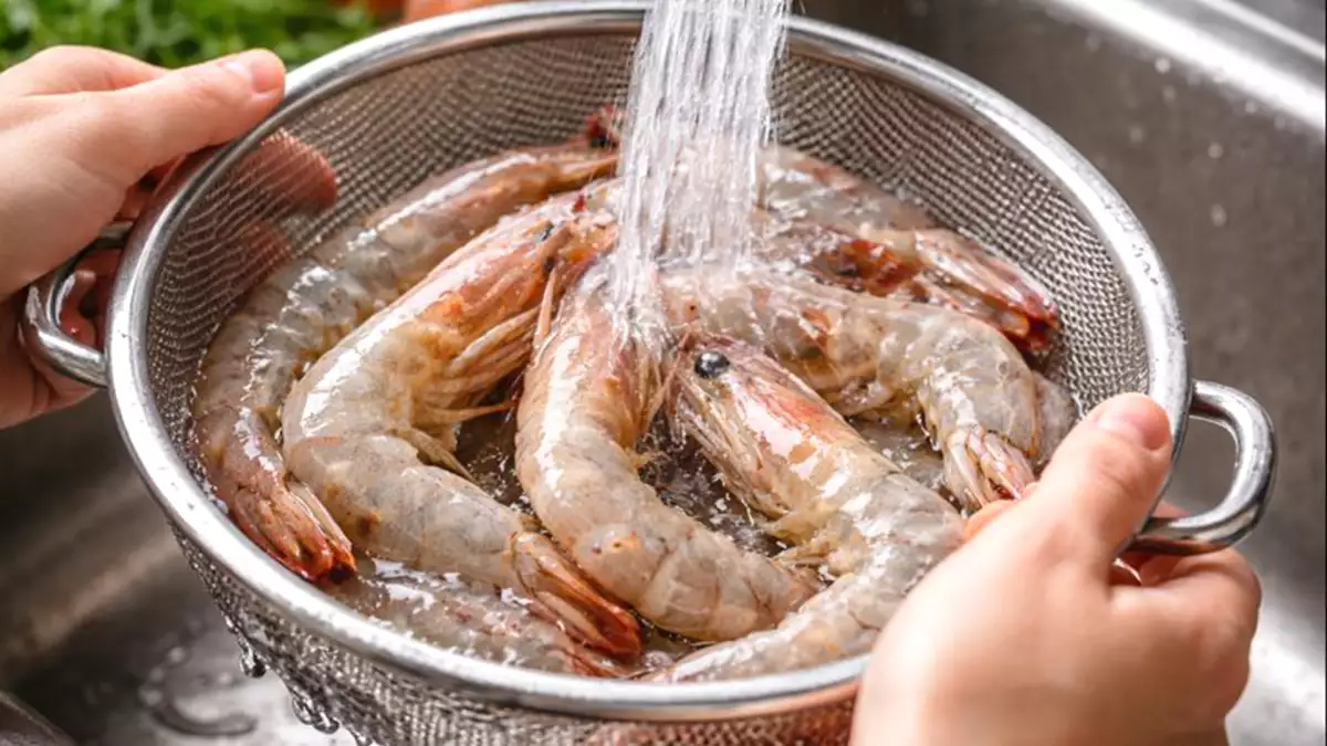 Umývate krevety pred varením? Pochopte, prečo môže byť toto bežné gesto vašou najväčšou chybou