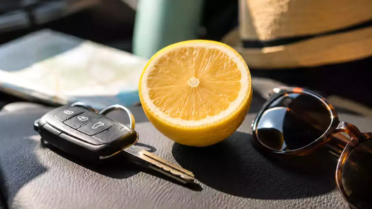 Vôňa citróna proti nevoľnosti v aute: kedy môže pomôcť a ako to robiť správne