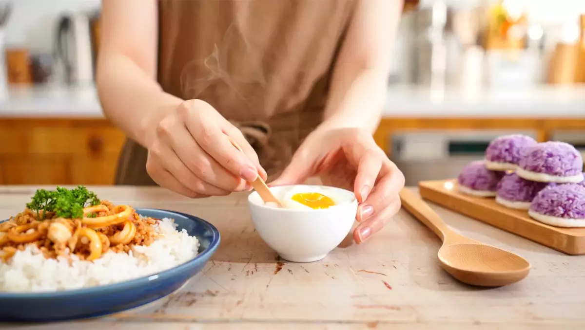 Denné menu, 10. júla: vajcia na mäkko, jednoduchá ryža s kalamármi a mochi cookies s ube