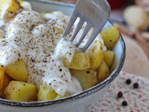 Pečené zemiaky cacio e pepe: také krémové ste ešte neskúsili!
