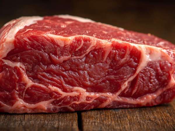 Čo sa skrýva za vzácnymi steakmi a virálnymi sľubmi: čo veda skutočne hovorí o mäsitej strave