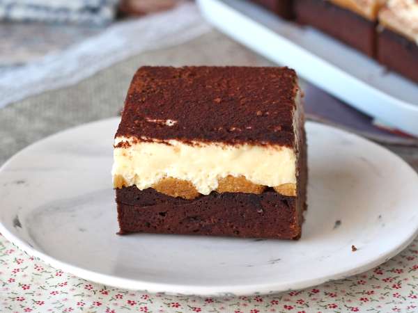 Stále sa rozhodujete medzi brownie a tiramisu? Tento dezert ukončí dilemu vďaka neodolateľnej kombinácii