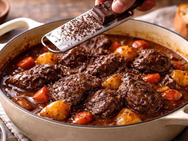 Trocha čokolády v guláši: prečo to funguje a kedy nie