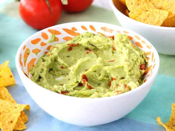 Najlepší spôsob skladovania guacamole, aby na druhý deň nezhnedlo.