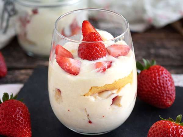Jahodové tiramisu: jarná verzia talianskej klasiky