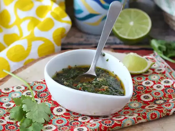 Chimichurri, argentínska omáčka, ktorá si zaslúži miesto na vašich grilovačkách: z čoho sa pripravuje a tri tipy, ako ju pripraviť na jednotku