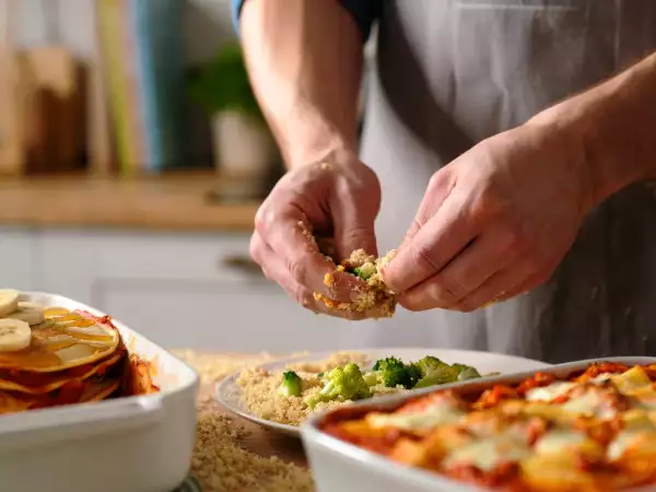 Denné menu, 7. júla 2026: rodinné menu – brokolicové krokety, bolonské lasagne a rýchle bezlepkové palacinky