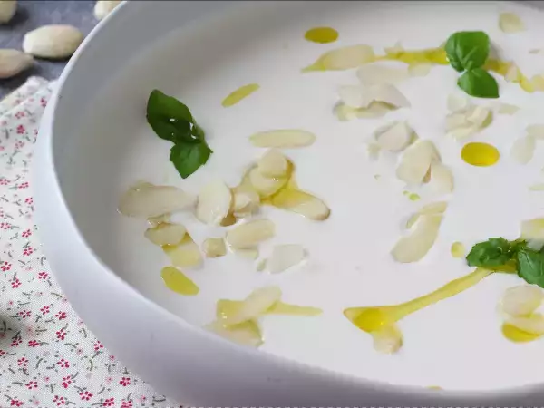 Ako vylepšiť svoj ajoblanco: jednoduché triky, vďaka ktorým bude jemný, krémový a vyvážený