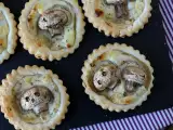 Recept Halloweenske koláče s hubami a cesnakom a bylinkovým syrom