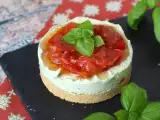 Recept Jednoporciový slaný tvarohový koláč s bazalkou a cherry paradajkami: chutný nápad na bufety a aperitívy