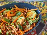 Recept Chrumkavý, pikantný lososový šalát s chrumkavou ryžou!
