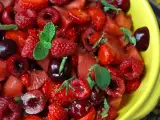Recept Červený ovocný šalát: jahody, maliny, čerešne a melón, ideálny na leto!