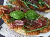 Recept Croffle, vafľový croissant s figovým džemom, kozím syrom a iberskou sušenou šunkou