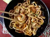 Recept Krevetové rezance udon s pikantnou arašidovou omáčkou