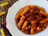Recept Cestoviny s klobásovou omáčkou: jednoduché jedlo s intenzívnou chuťou