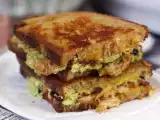 Recept Maximálny sendvič s grilovaným syrom v americkom štýle: kuracie mäso, avokádo, slanina
