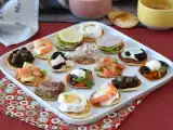 Recept Blini tanier s náplňami, dokonalý pestrý aperitív na sviatočné obdobie