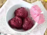 Recept Vegánska červená ovocná zmrzlina: pekný krémový banán, super jednoduchá výroba!
