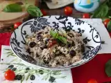 Recept Stredomorský ryžový šalát: tuniak, olivy, sušené paradajky a citrón