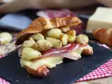 Recept Raclette croissant sendvič na chutnú desiatu!