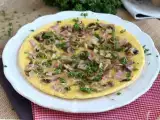 Recept Jednoduchá omeleta so šampiňónmi, šunkou a petržlenovou vňaťou