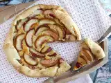 Recept Rustikálny koláč s broskyňami a rozmarínom
