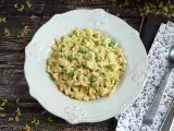 Recept Rizoto s coquillettes, hráškom, cuketami, cesnakom a bylinkovým syrom