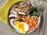 Recept Vegetariánska buddha miska s pohánkou, zeleninou a pošírovaným vajíčkom
