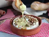 Recept Camembert pečený v rúre s medom a vlašskými orechmi