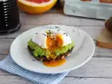Recept Avokádový toast s pošírovaným vajíčkom