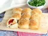 Recept Pizza žemle so šunkou a syrovou náplňou