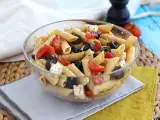 Recept Šalát z cestovín, paradajok, fety a olív