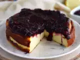 Recept Tvarohový koláč zo sladeného kondenzovaného mlieka s kompótom z červeného ovocia