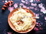 Recept Cestoviny s parmezánovou omáčkou a cherry paradajkami