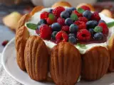 Recept Charlotte s červeným ovocím a madeleines