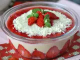 Recept Pavê de morango, brazílsky dezert z jahôd a kondenzovaného mlieka, ktorý je najlepšie jesť studený
