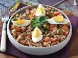 Recept Kukuričný šalát s tuniakom, vajcami a olivami: portugalská klasika!