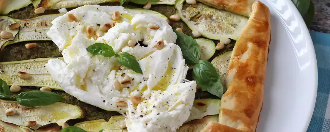 Koláč s pestom a cuketou: jednoduchý recept, ktorý vonia ako leto!