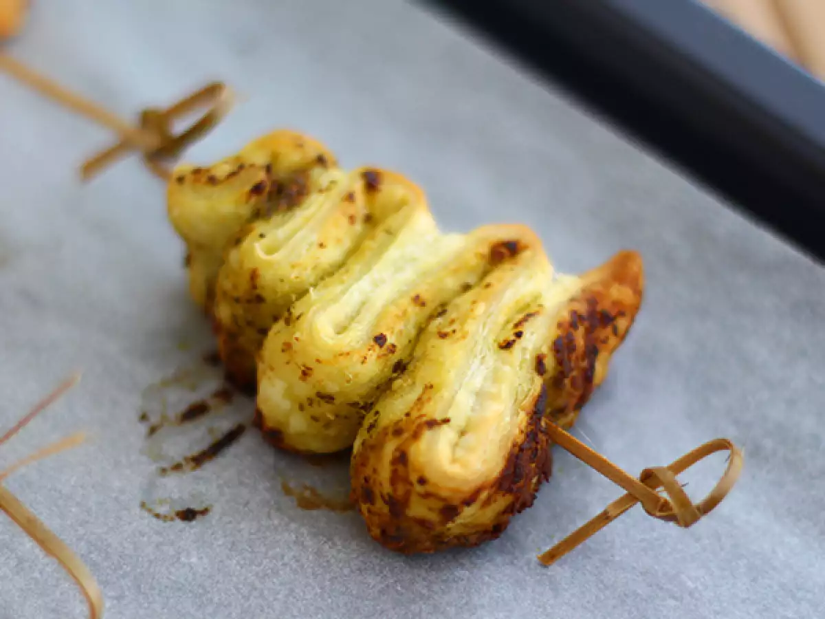Recept Vianočné stromčeky z lístkového cesta s pestom na vianočný aperitív