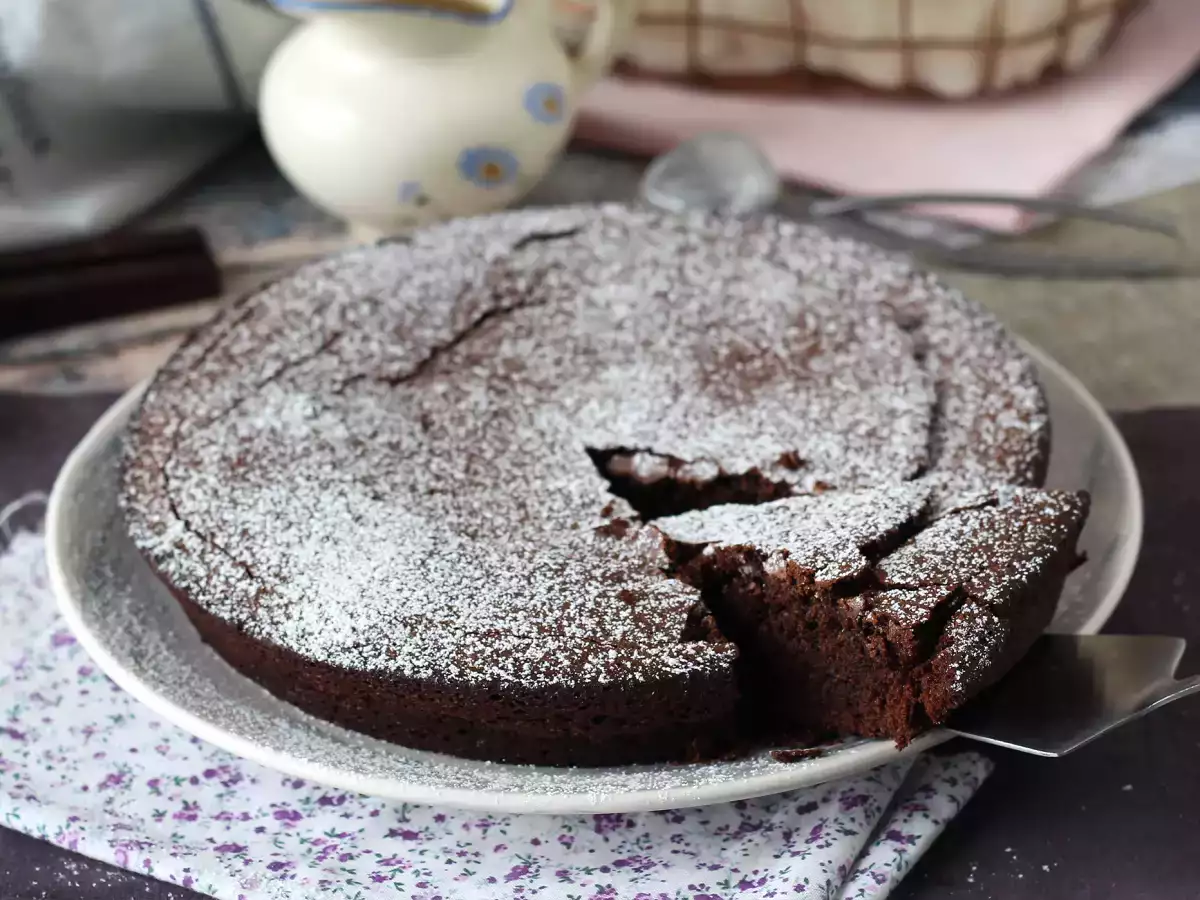 Recept Jednoduchý, vlhký čokoládový koláč